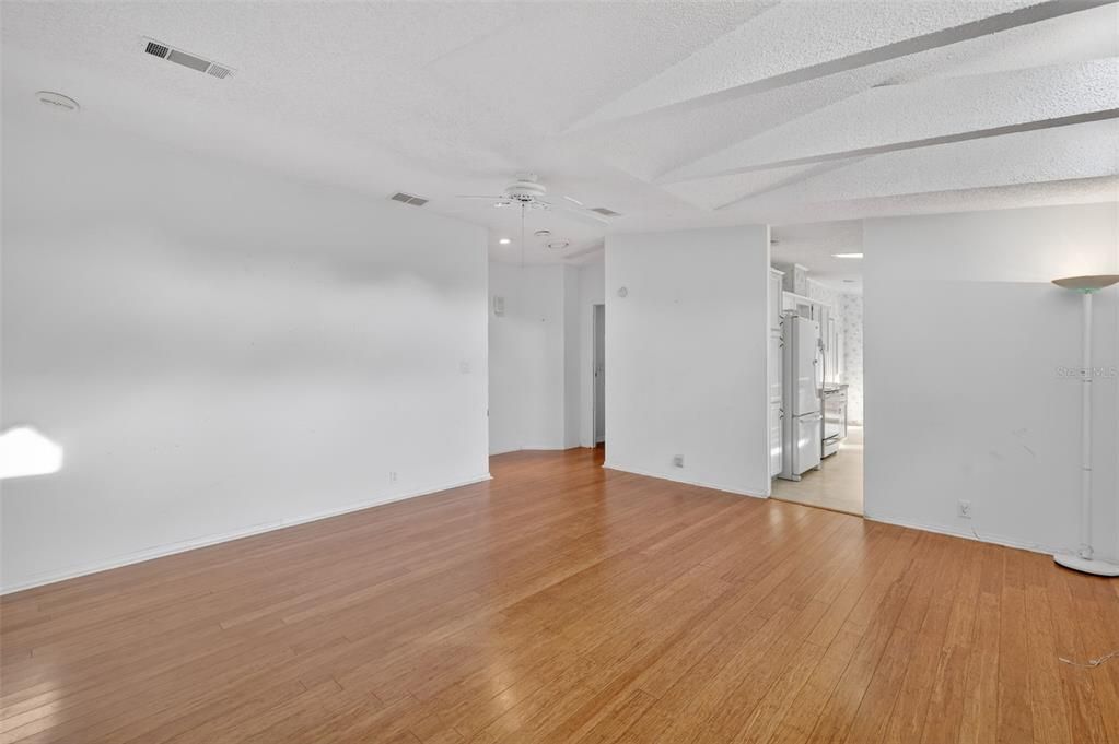 For Sale: $149,900 (2 beds, 2 baths, 1400 Square Feet)