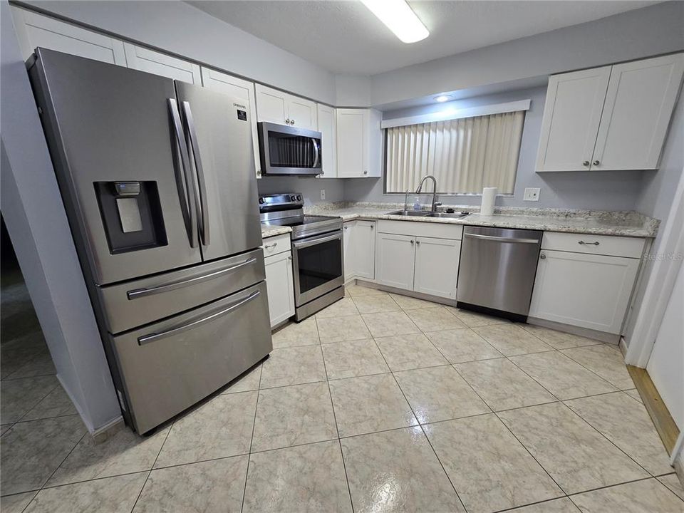 На продажу: $355,000 (3 спален, 2 ванн, 1334 Квадратных фут)