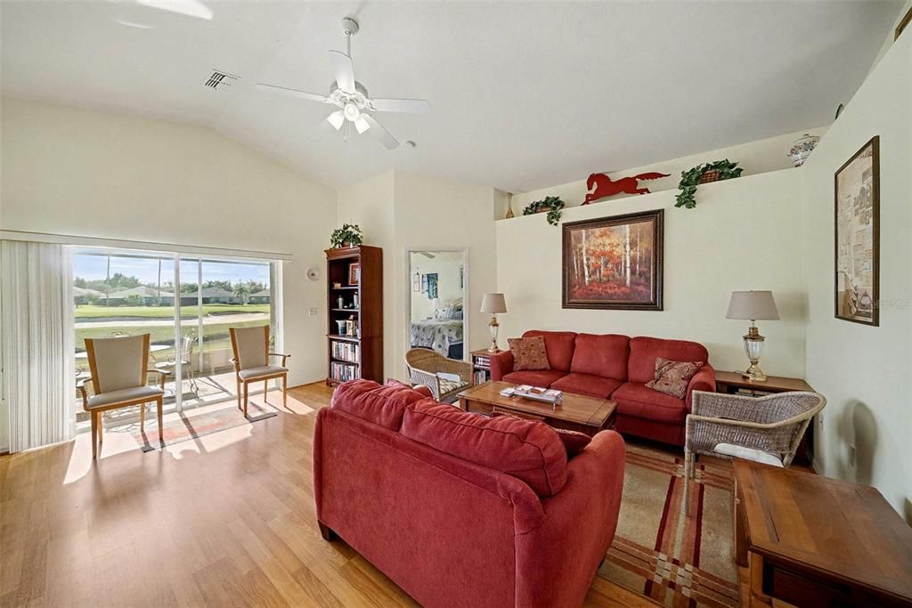 На продажу: $325,000 (2 спален, 2 ванн, 1489 Квадратных фут)