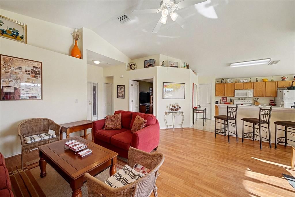 На продажу: $325,000 (2 спален, 2 ванн, 1489 Квадратных фут)