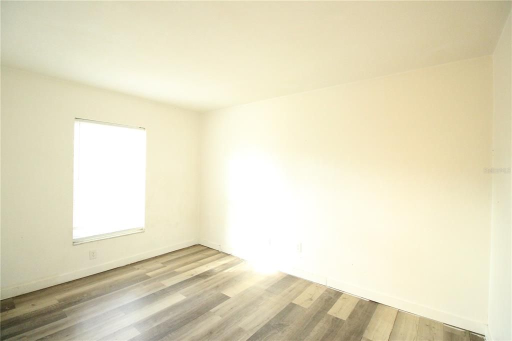 For Rent: $950 (2 beds, 1 baths, 837 Square Feet)