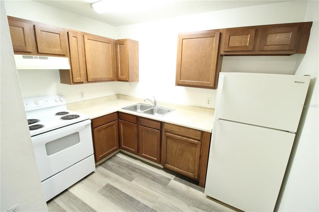 For Rent: $950 (2 beds, 1 baths, 837 Square Feet)