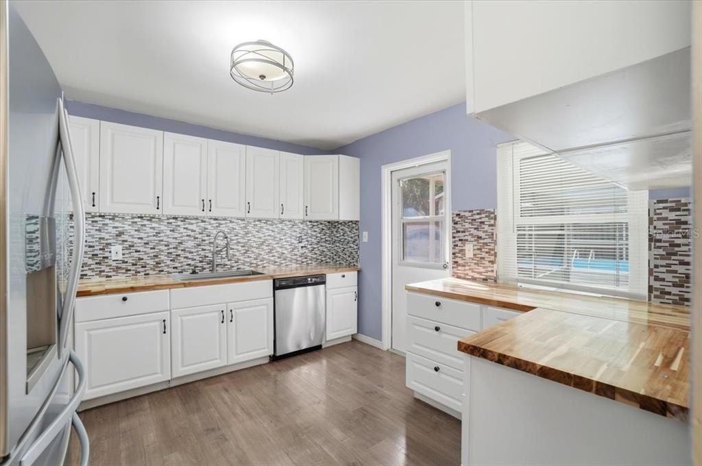 For Sale: $280,000 (3 beds, 1 baths, 1602 Square Feet)