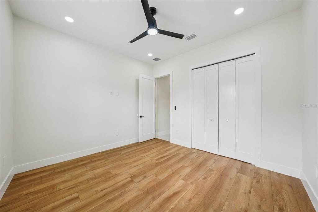 For Sale: $919,900 (4 beds, 2 baths, 2498 Square Feet)