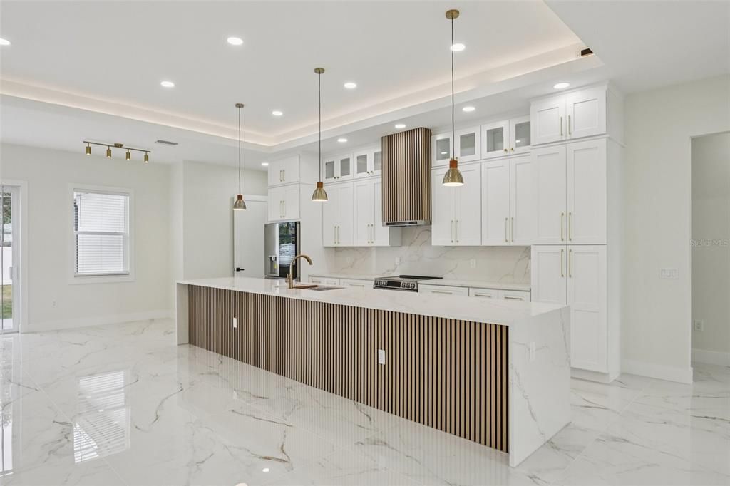 For Sale: $919,900 (4 beds, 2 baths, 2498 Square Feet)