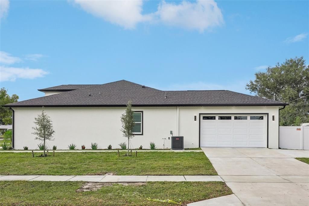 For Sale: $919,900 (4 beds, 2 baths, 2498 Square Feet)