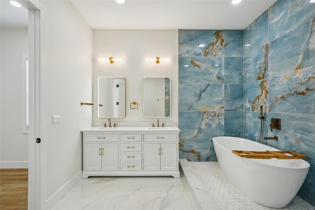 For Sale: $919,900 (4 beds, 2 baths, 2498 Square Feet)