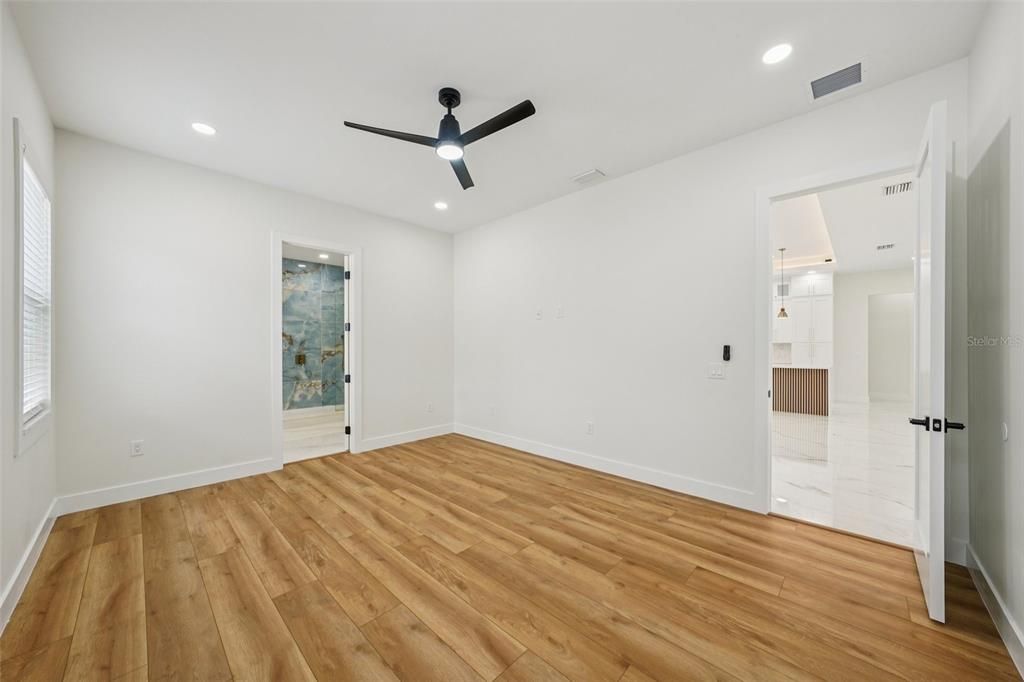 For Sale: $919,900 (4 beds, 2 baths, 2498 Square Feet)