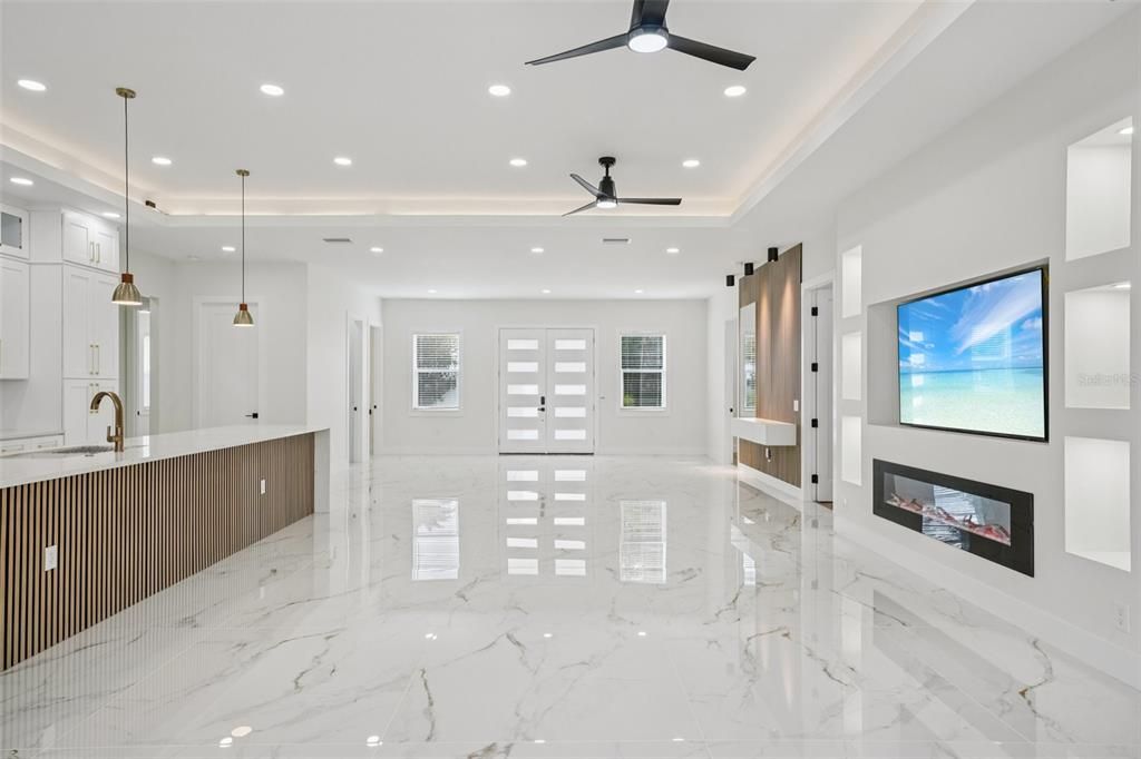 For Sale: $919,900 (4 beds, 2 baths, 2498 Square Feet)