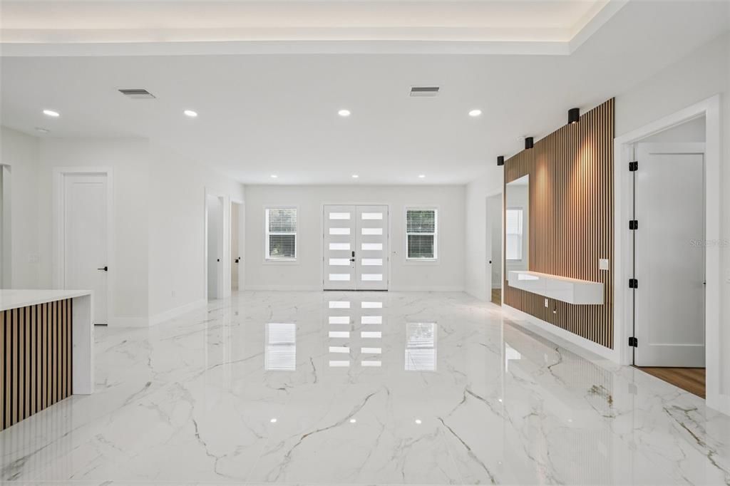 For Sale: $919,900 (4 beds, 2 baths, 2498 Square Feet)