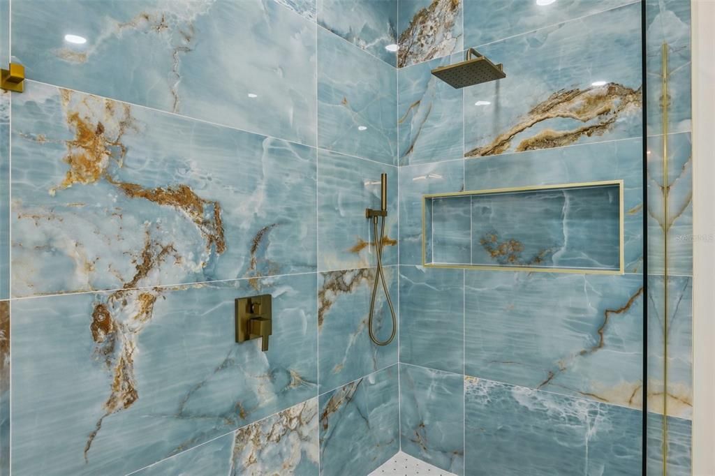 For Sale: $919,900 (4 beds, 2 baths, 2498 Square Feet)