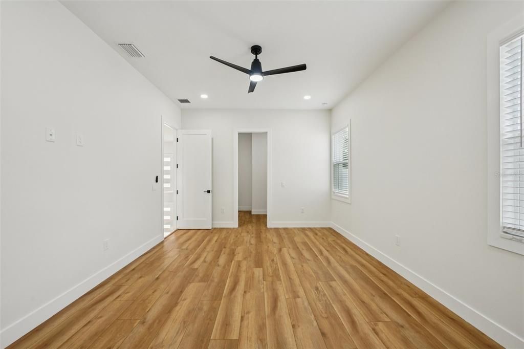 For Sale: $919,900 (4 beds, 2 baths, 2498 Square Feet)