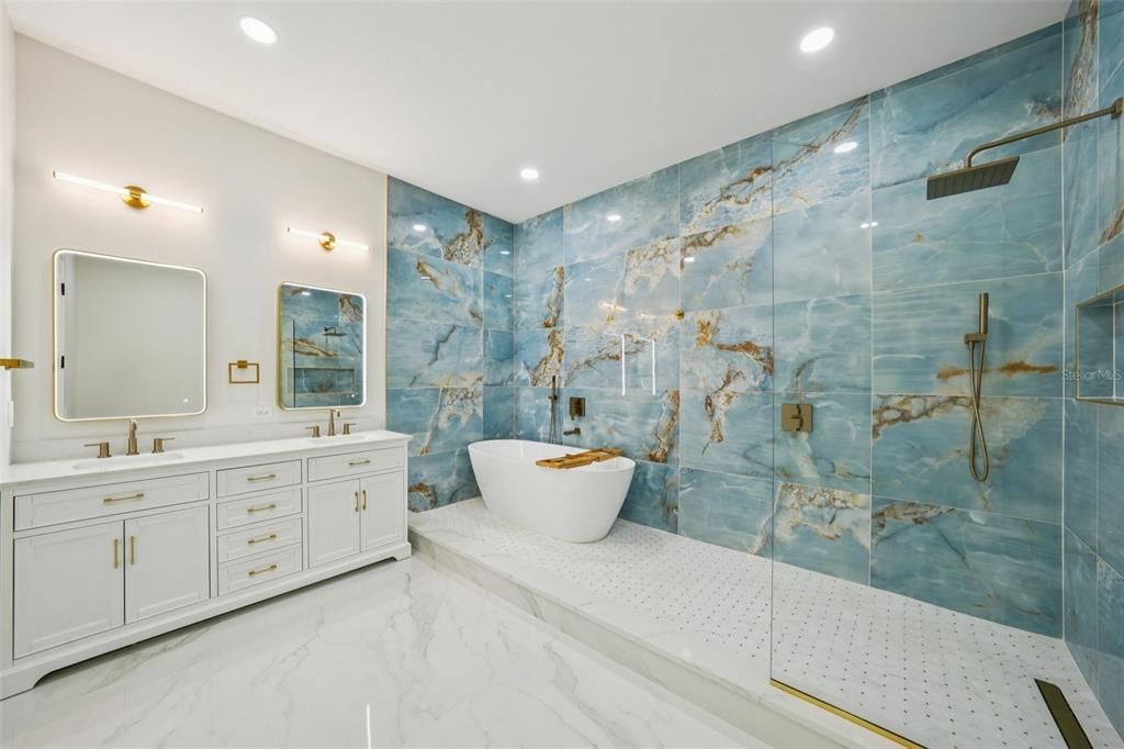 For Sale: $919,900 (4 beds, 2 baths, 2498 Square Feet)