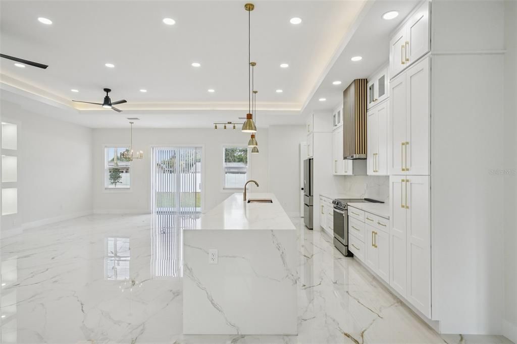 For Sale: $919,900 (4 beds, 2 baths, 2498 Square Feet)