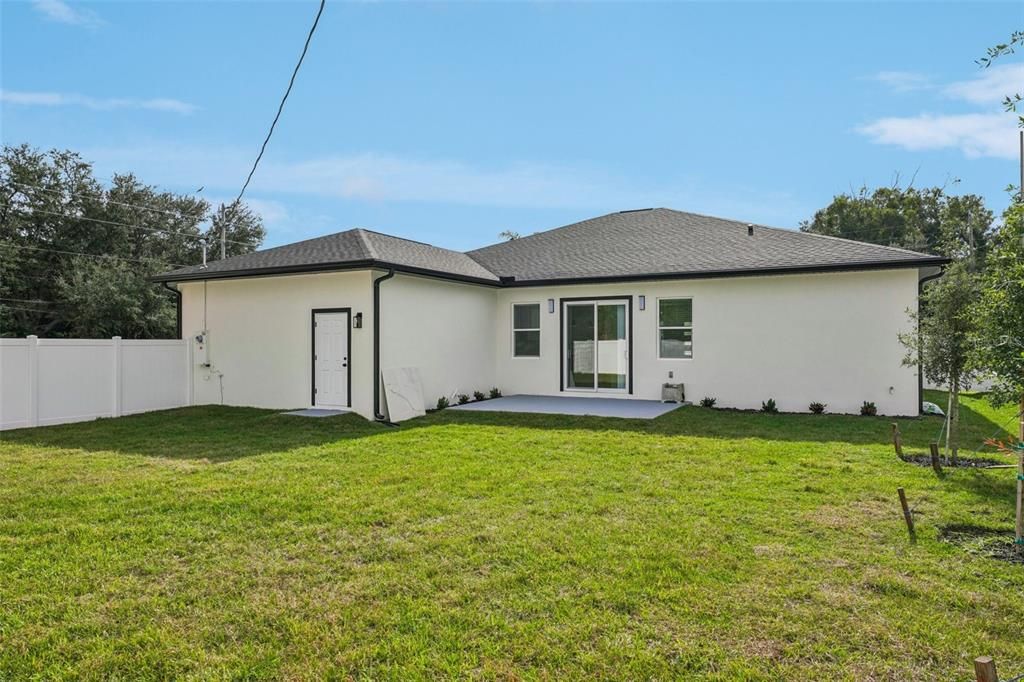 For Sale: $919,900 (4 beds, 2 baths, 2498 Square Feet)