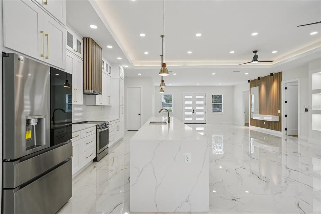 For Sale: $919,900 (4 beds, 2 baths, 2498 Square Feet)