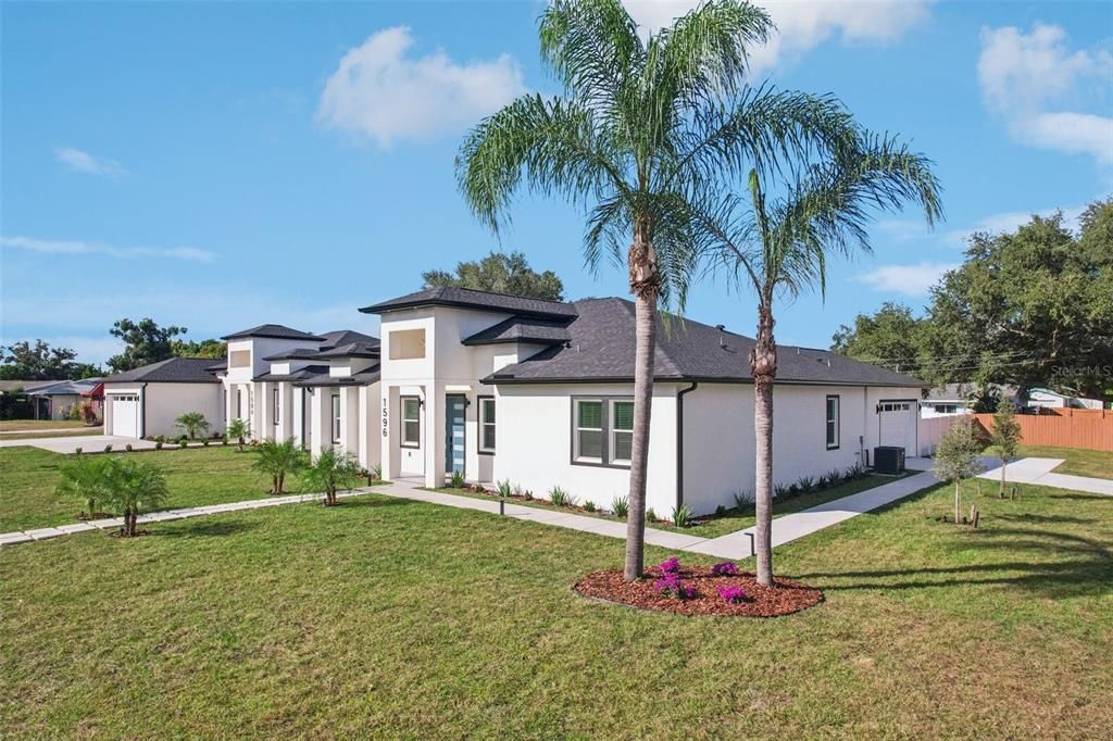 For Sale: $919,900 (4 beds, 2 baths, 2498 Square Feet)