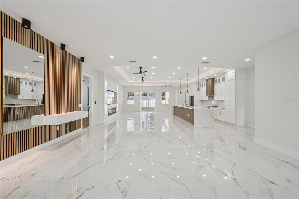 For Sale: $919,900 (4 beds, 2 baths, 2498 Square Feet)