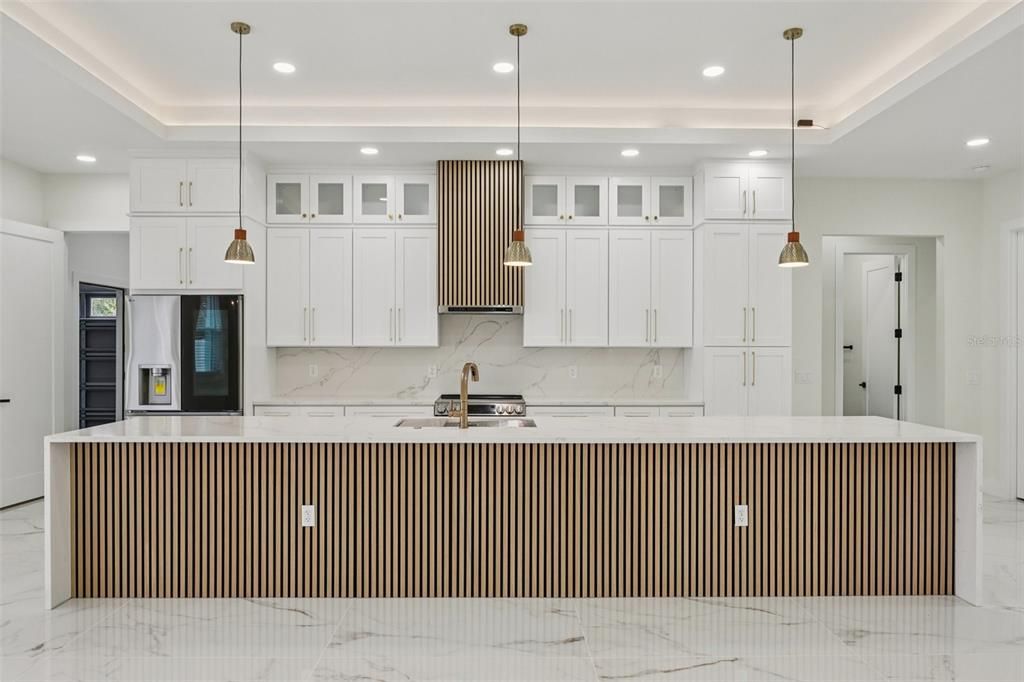 For Sale: $919,900 (4 beds, 2 baths, 2498 Square Feet)