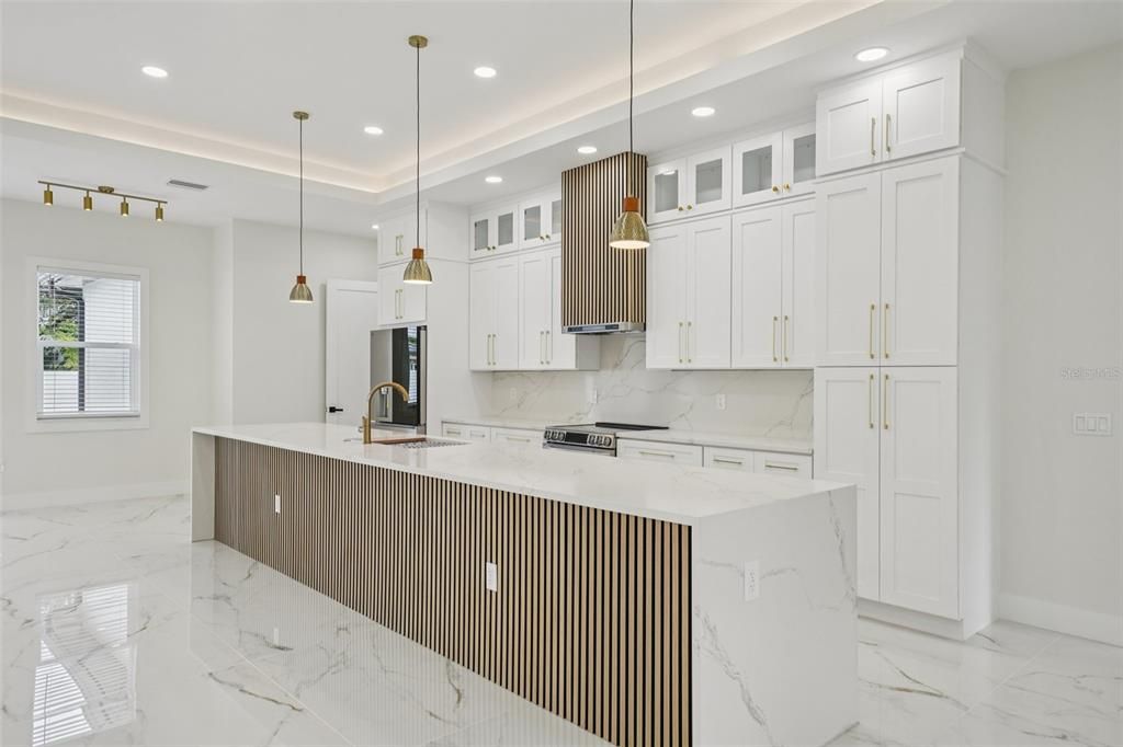 For Sale: $919,900 (4 beds, 2 baths, 2498 Square Feet)