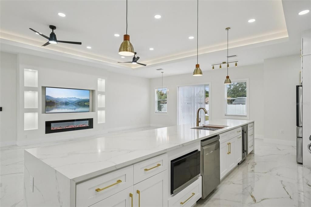 For Sale: $919,900 (4 beds, 2 baths, 2498 Square Feet)