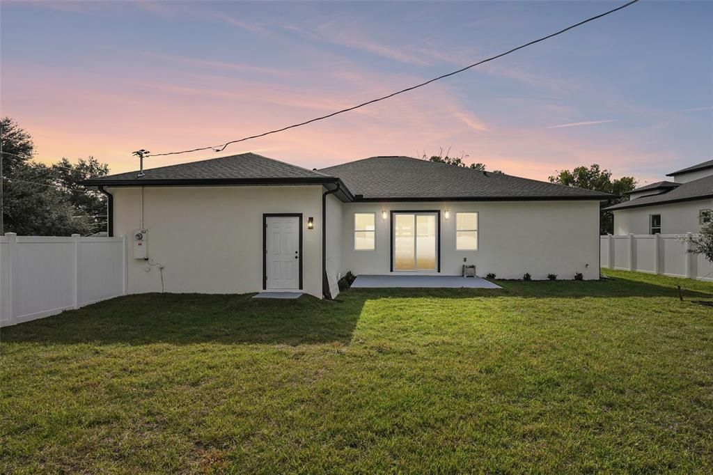 For Sale: $919,900 (4 beds, 2 baths, 2498 Square Feet)