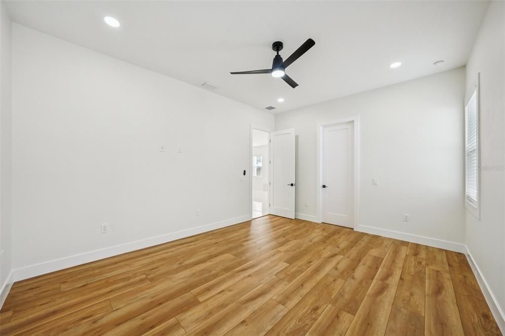 For Sale: $919,900 (4 beds, 2 baths, 2498 Square Feet)