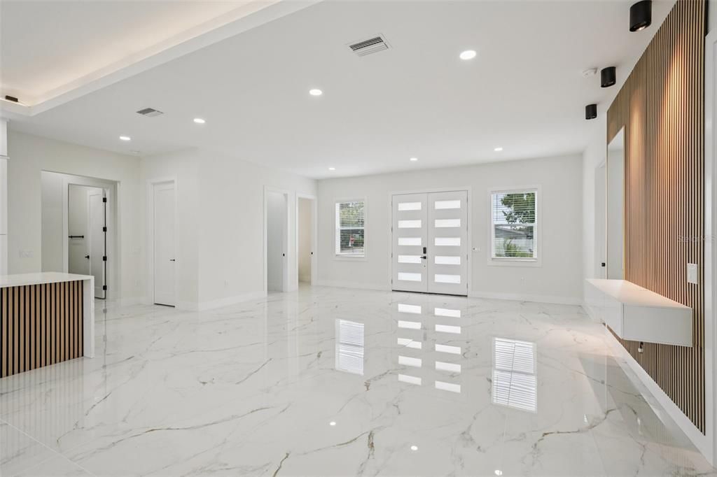 For Sale: $919,900 (4 beds, 2 baths, 2498 Square Feet)