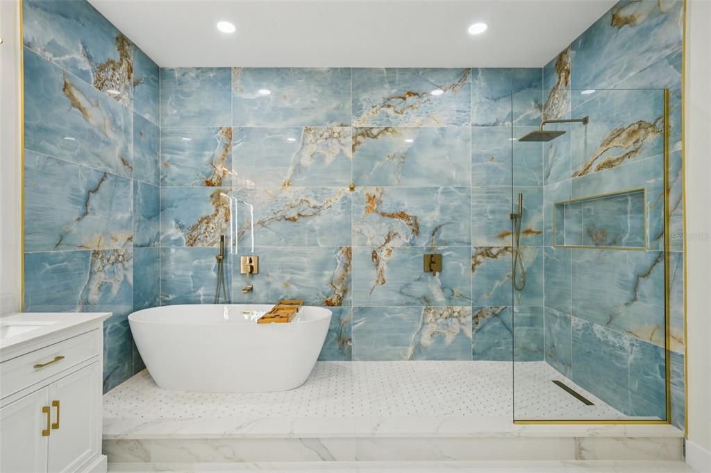 For Sale: $919,900 (4 beds, 2 baths, 2498 Square Feet)