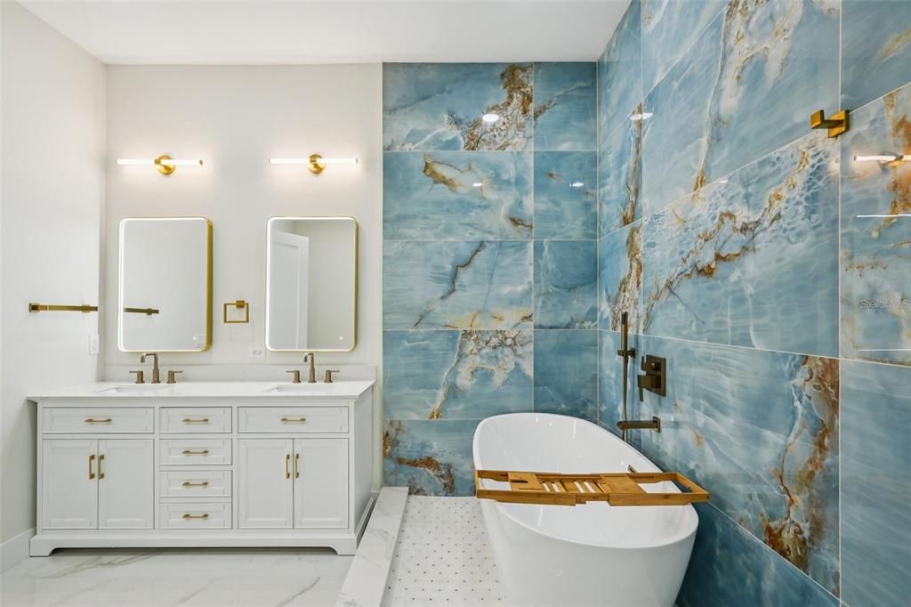 For Sale: $919,900 (4 beds, 2 baths, 2498 Square Feet)