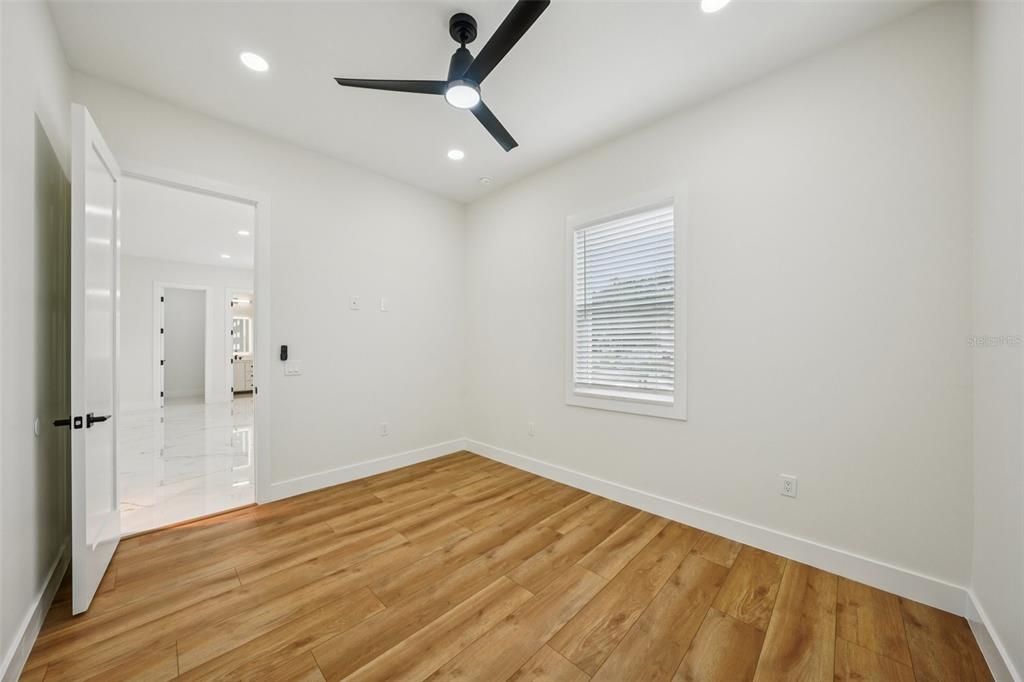 For Sale: $919,900 (4 beds, 2 baths, 2498 Square Feet)