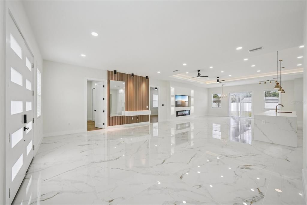 For Sale: $919,900 (4 beds, 2 baths, 2498 Square Feet)