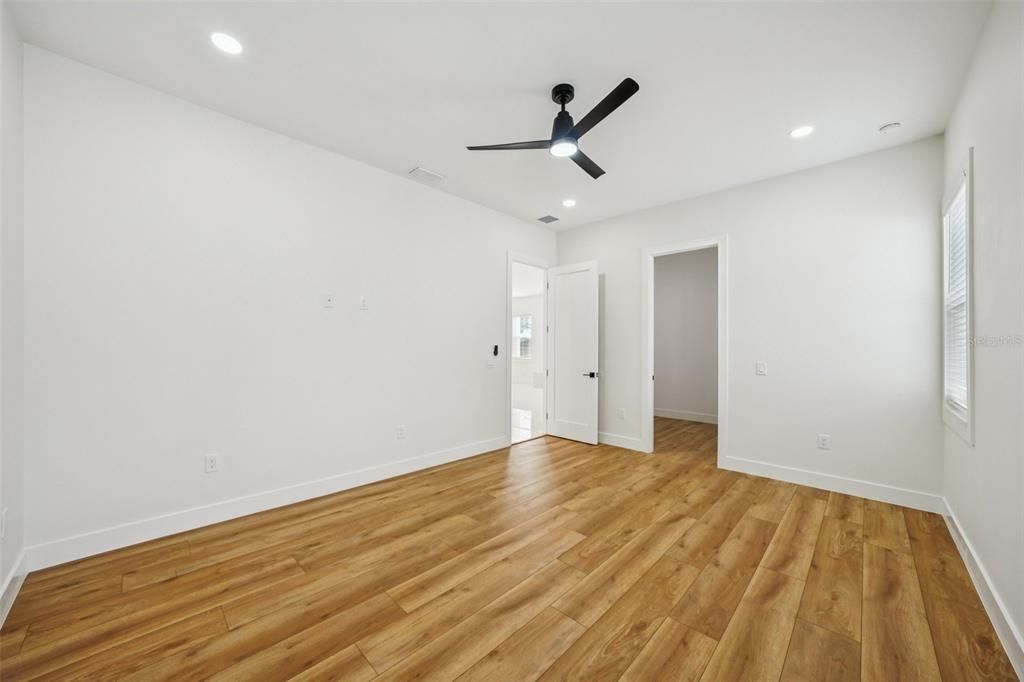 For Sale: $919,900 (4 beds, 2 baths, 2498 Square Feet)