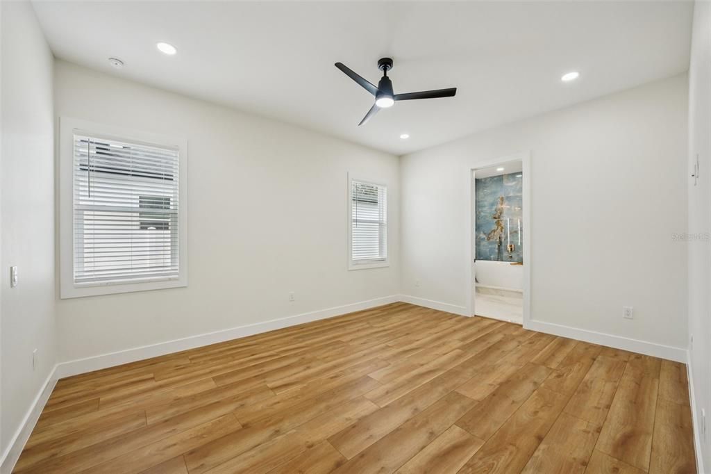 For Sale: $919,900 (4 beds, 2 baths, 2498 Square Feet)