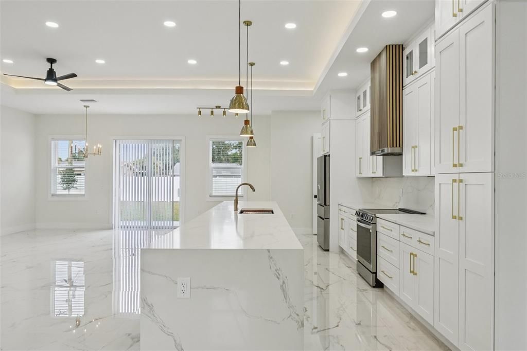 For Sale: $919,900 (4 beds, 2 baths, 2498 Square Feet)