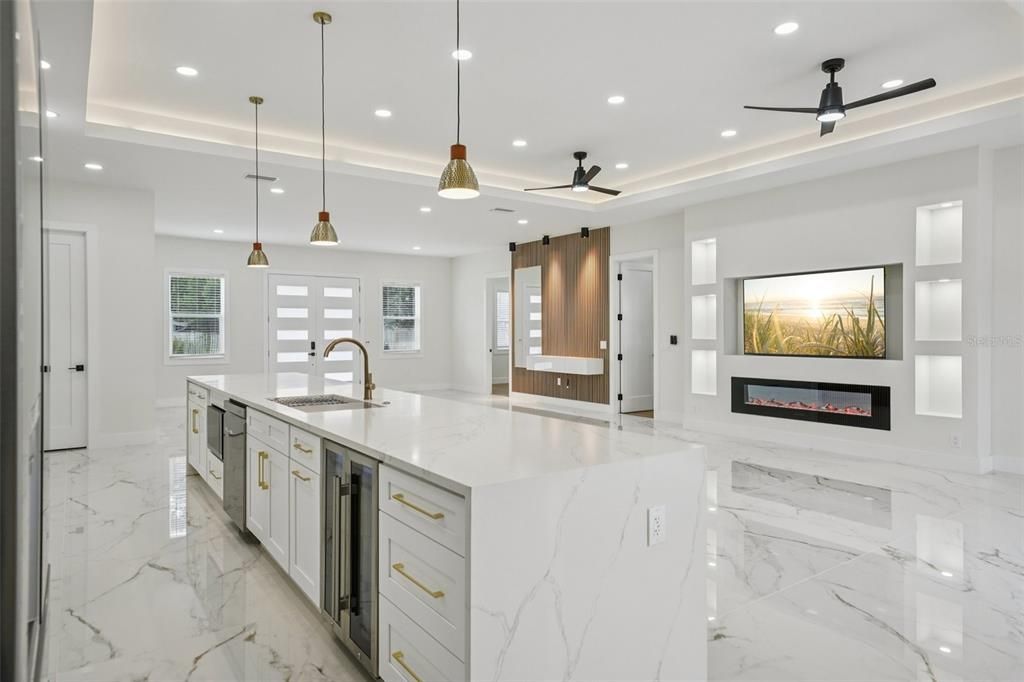 For Sale: $919,900 (4 beds, 2 baths, 2498 Square Feet)