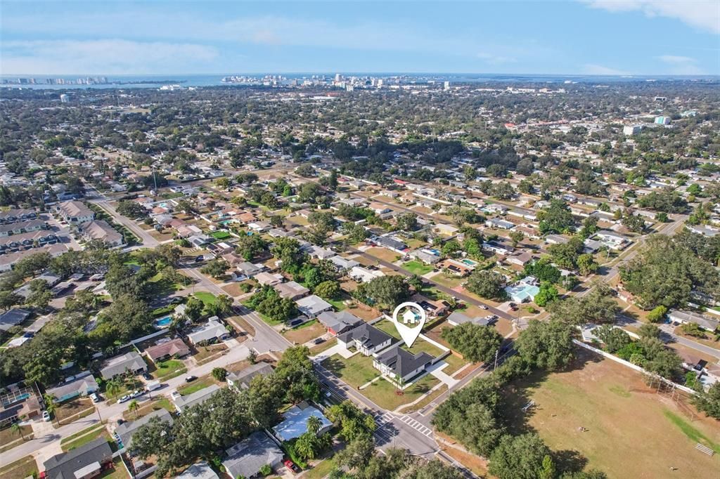 For Sale: $919,900 (4 beds, 2 baths, 2498 Square Feet)