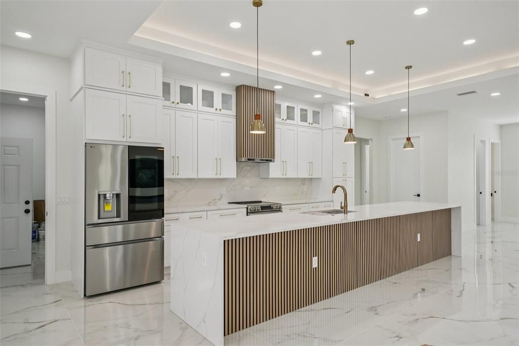 For Sale: $919,900 (4 beds, 2 baths, 2498 Square Feet)