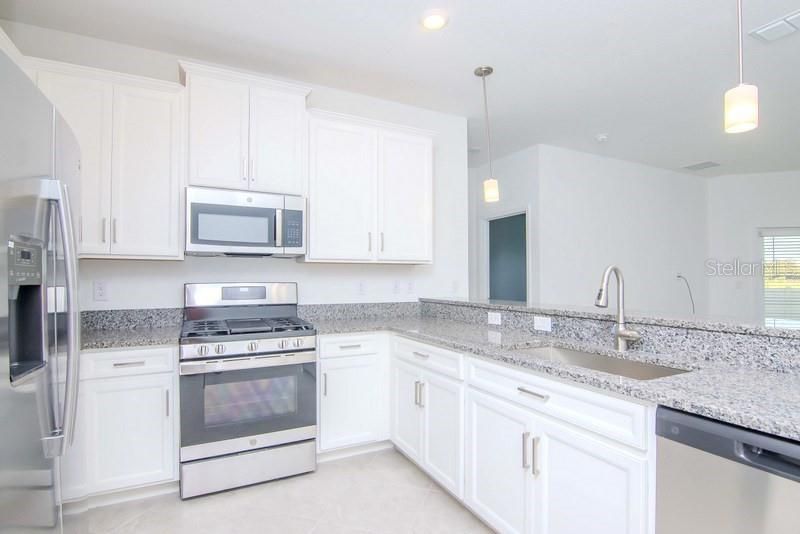 For Rent: $3,000 (5 beds, 2 baths, 2251 Square Feet)