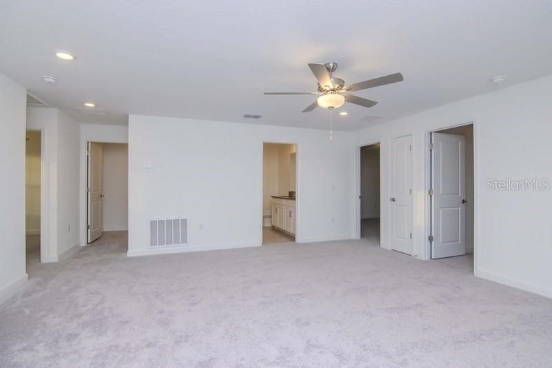 For Rent: $3,000 (5 beds, 2 baths, 2251 Square Feet)