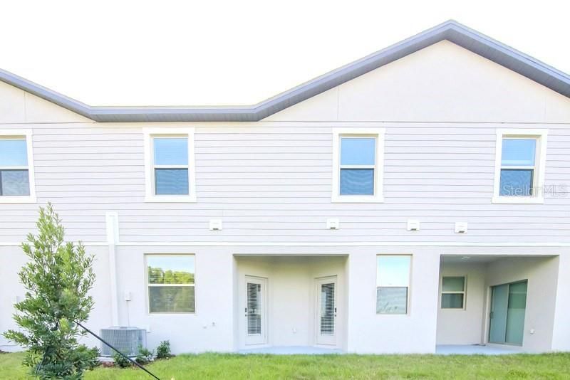 For Rent: $3,000 (5 beds, 2 baths, 2251 Square Feet)