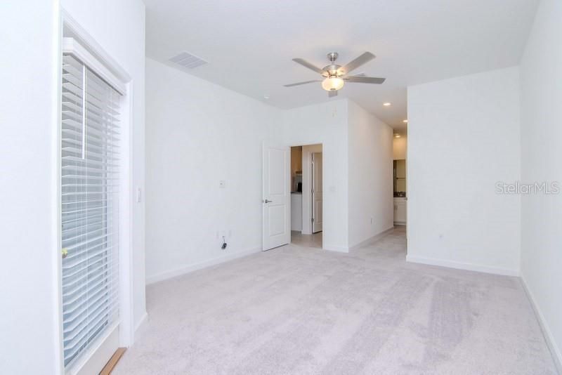 For Rent: $3,000 (5 beds, 2 baths, 2251 Square Feet)