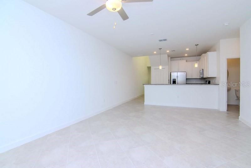 For Rent: $3,000 (5 beds, 2 baths, 2251 Square Feet)