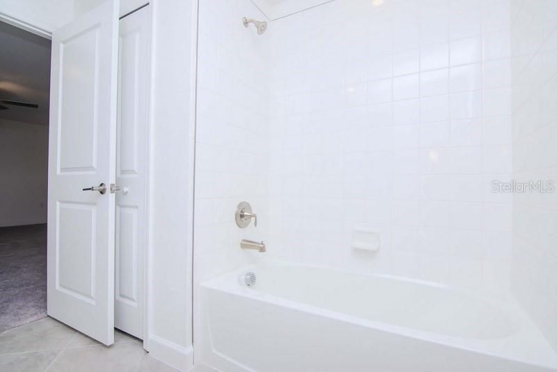 For Rent: $3,000 (5 beds, 2 baths, 2251 Square Feet)