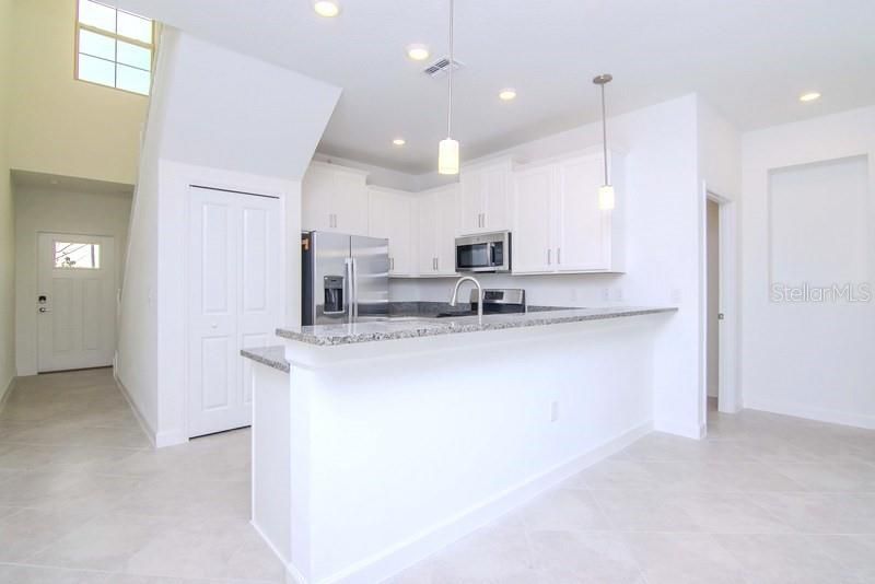 For Rent: $3,000 (5 beds, 2 baths, 2251 Square Feet)