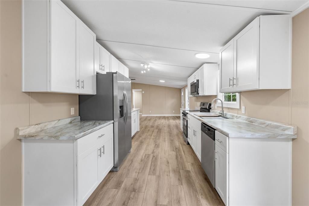 На продажу: $181,935 (3 спален, 2 ванн, 1296 Квадратных фут)