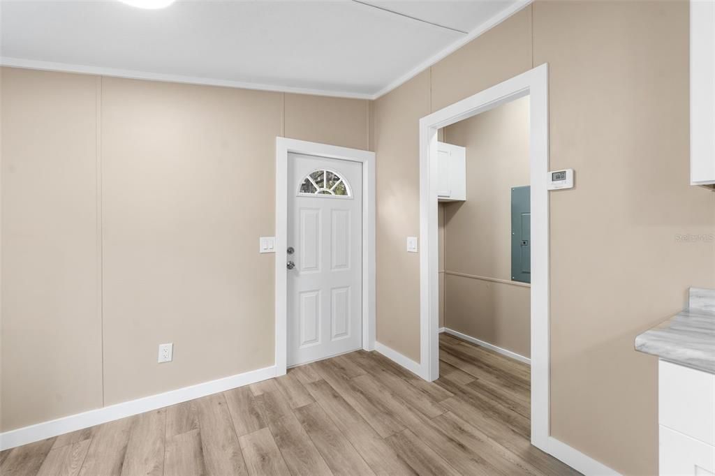 На продажу: $181,935 (3 спален, 2 ванн, 1296 Квадратных фут)