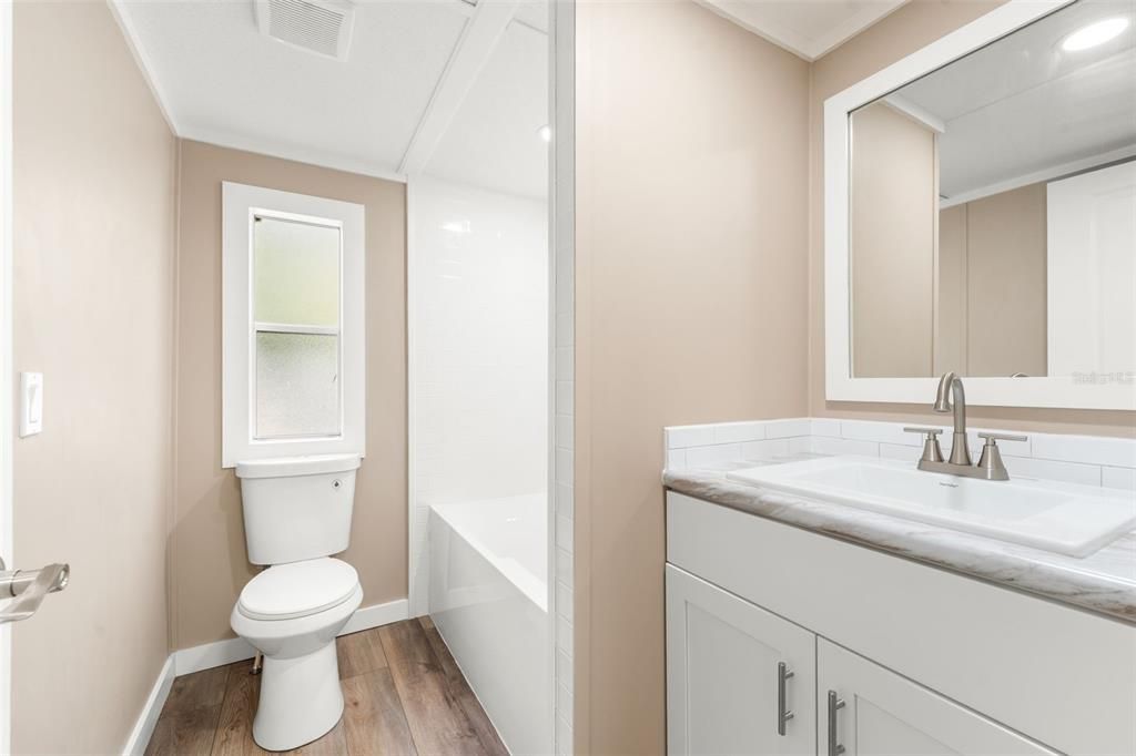 На продажу: $181,935 (3 спален, 2 ванн, 1296 Квадратных фут)