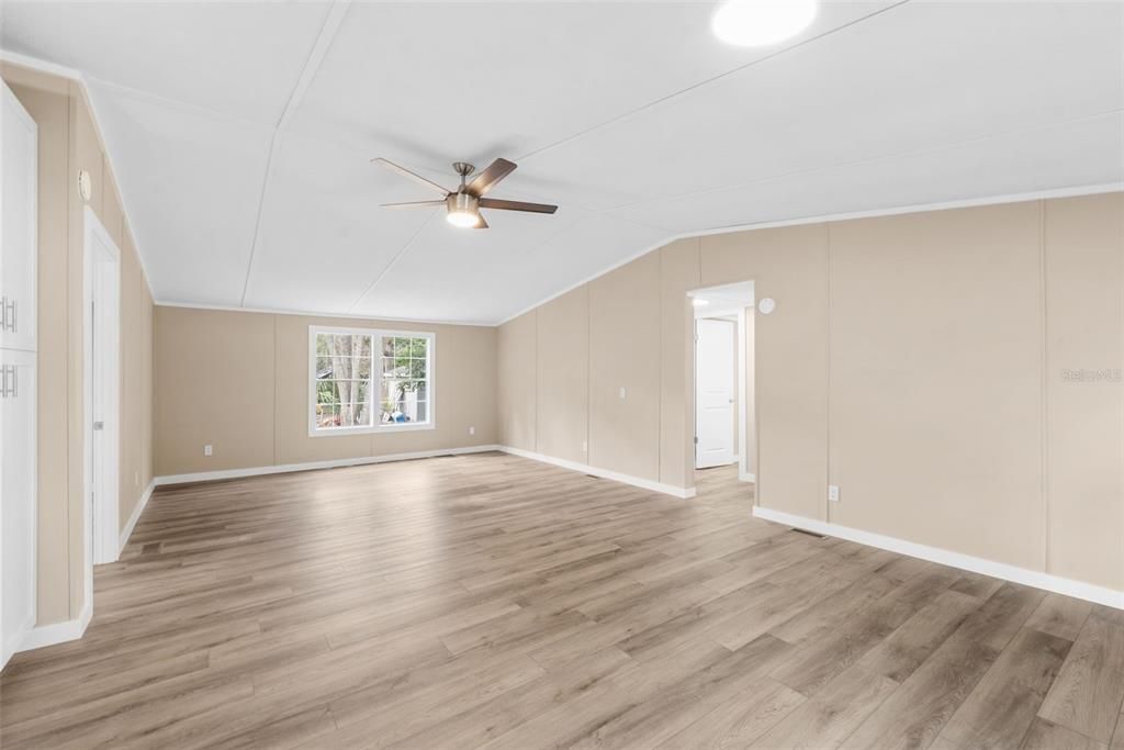 На продажу: $181,935 (3 спален, 2 ванн, 1296 Квадратных фут)