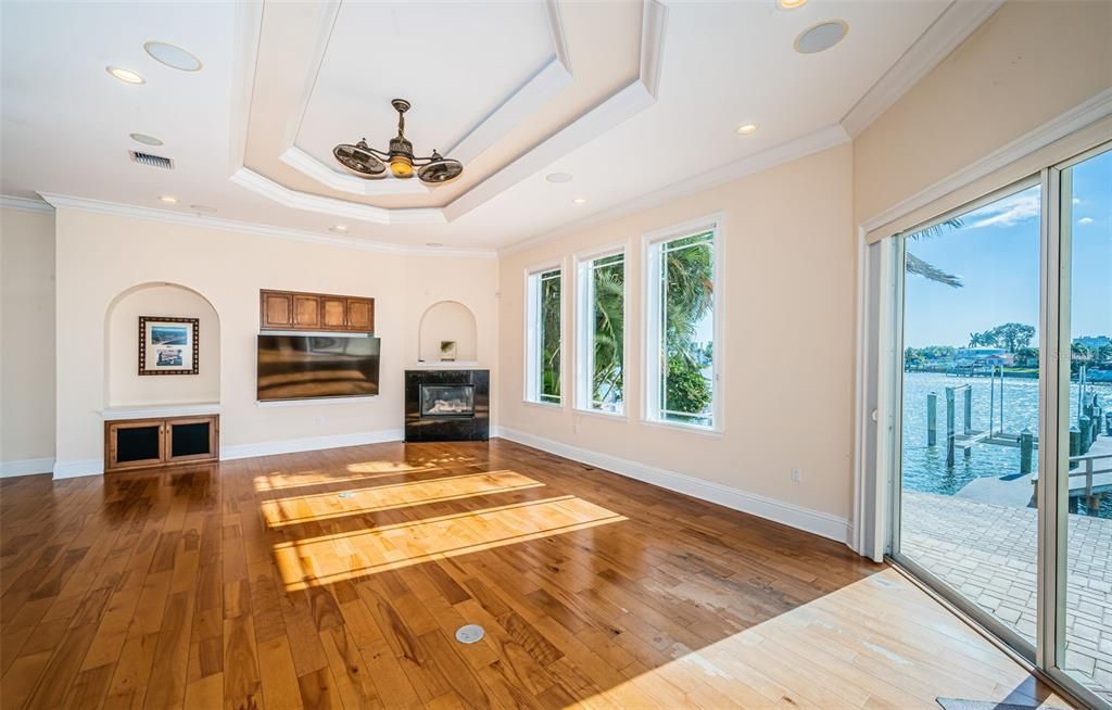 For Sale: $3,295,000 (5 beds, 5 baths, 5798 Square Feet)